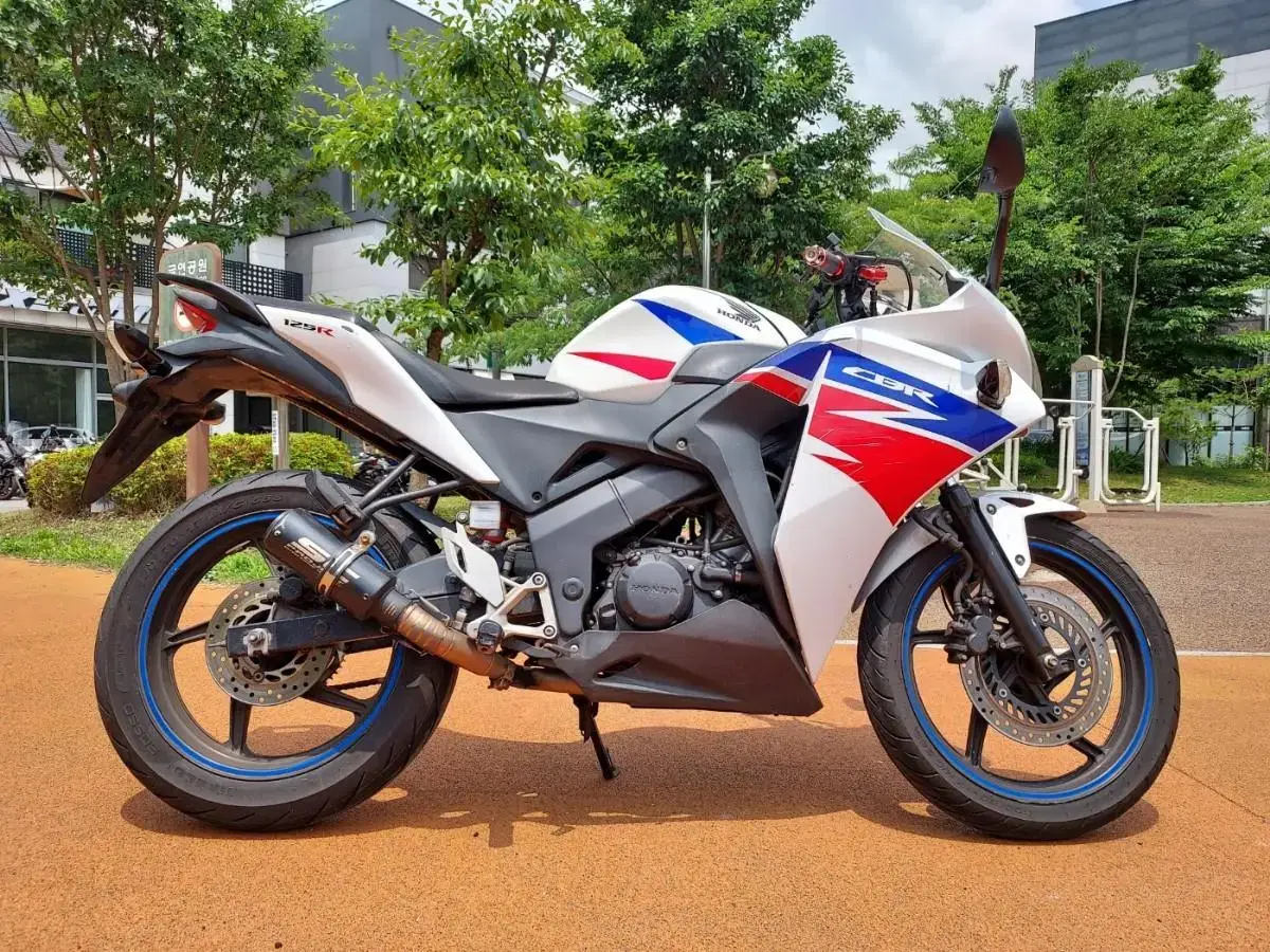 혼다 CBR125 건담 SC머플러 차량 판매중 cbr125